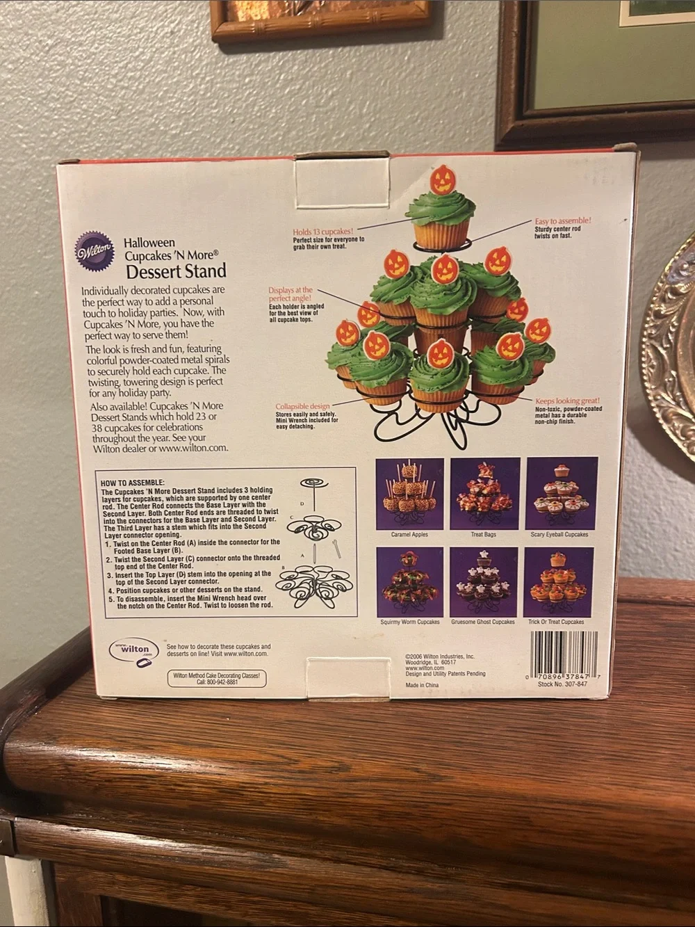 NIB WILTON Cupcakes n More Dessert Stand Holds 13